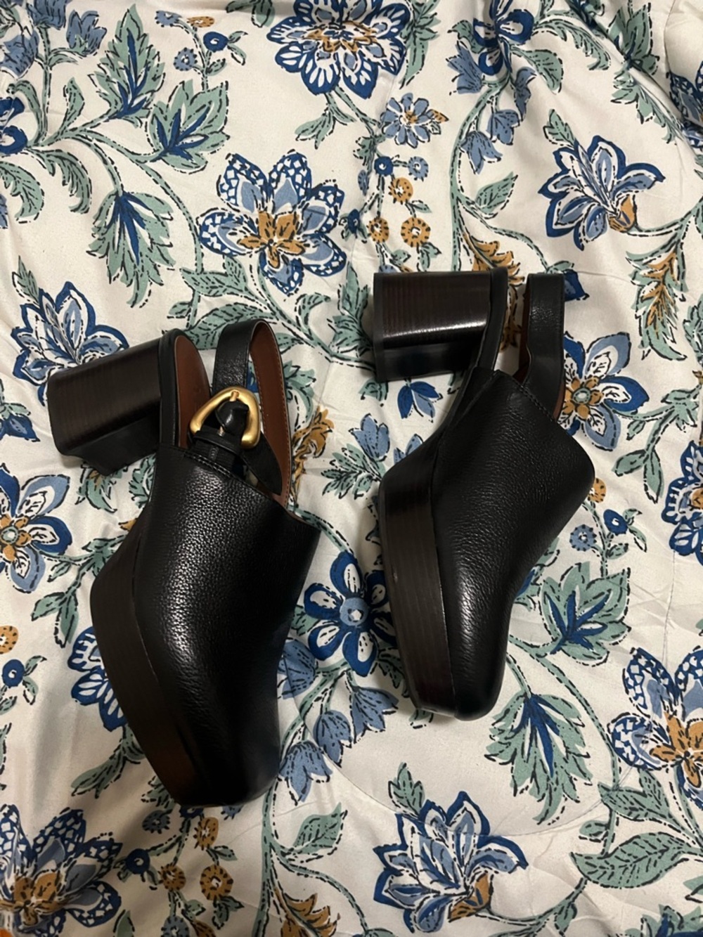 AEROSOLES Black Leather Platform SUMARI Clogs with Gold Buckle Size 8 VGUC